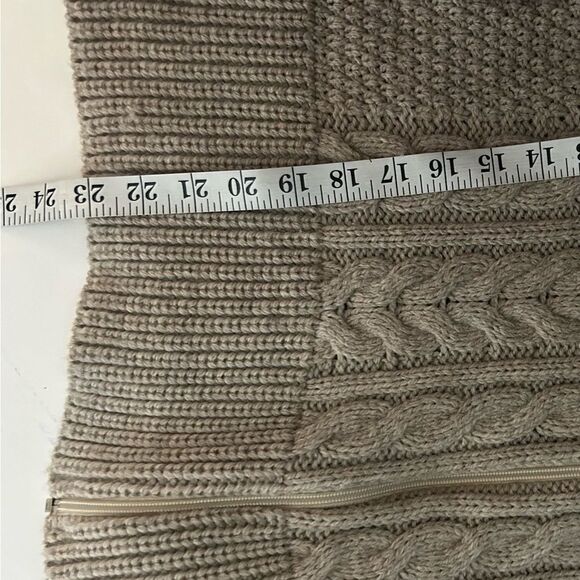 Peregrine Tan 100% Pure New Wool Cable Knit Zip Up Cardigan Sweater Size Medium - Picture 4 of 7